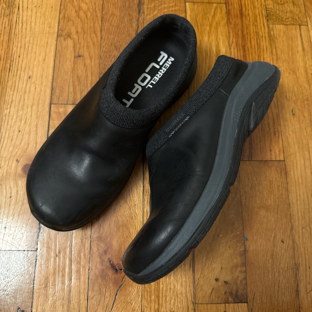 Black floatpro Merrell Clogs